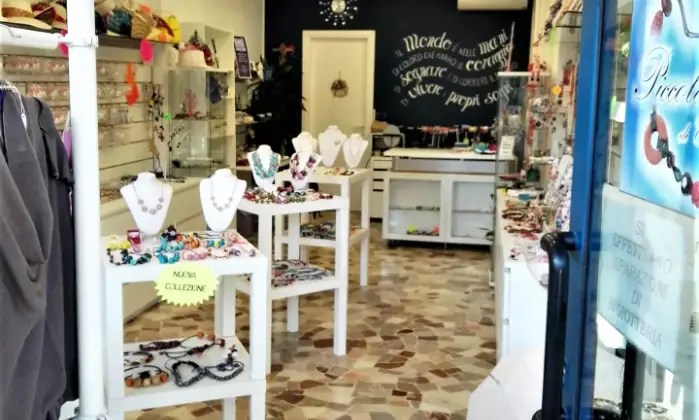 Rexer-Venezia-MESTRE-CENTRO-AFFITTO-NEGOZIOUFFICIO-MQ-SALONE
