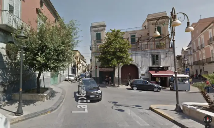 Rexer-Afragola-Bilocale-in-palazzo-signorile-Piazza-Gianturco-Frontestrada