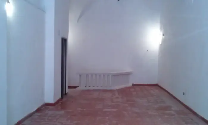 Rexer-Bari-Locale-mq-ottimo-anche-uso-ufficio-SALONE