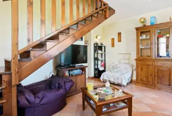 Rexer-Spoleto-Appartamento-su-due-livelli-con-terrazzo-Spoleto-SALONE