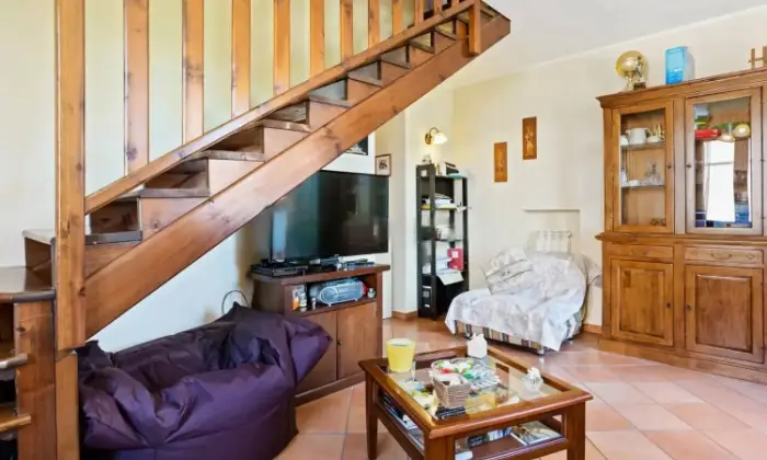 Rexer-Spoleto-Appartamento-su-due-livelli-con-terrazzo-Spoleto-SALONE