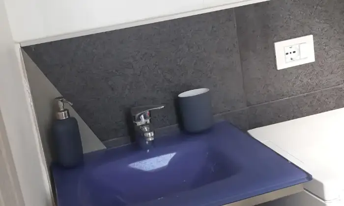 Rexer-Noto-Casa-nuova-e-indipendente-con-giardino-comune-BAGNO