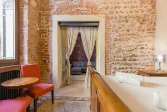 Rexer-Verona-Appartmento-con-due-camere-da-letto-in-centro-storico-e-palazzo-del-Seicento-CAMERA-DA-LETTO