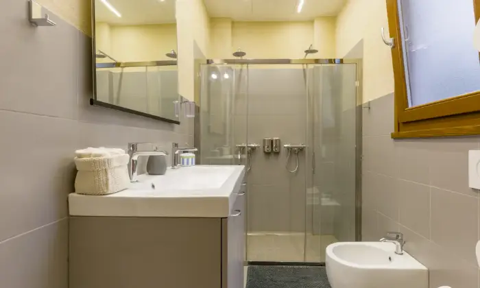 Rexer-Verona-Appartmento-con-due-camere-da-letto-in-centro-storico-e-palazzo-del-Seicento-BAGNO