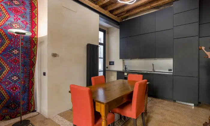 Rexer-Verona-Appartmento-con-due-camere-da-letto-in-centro-storico-e-palazzo-del-Seicento-SALONE