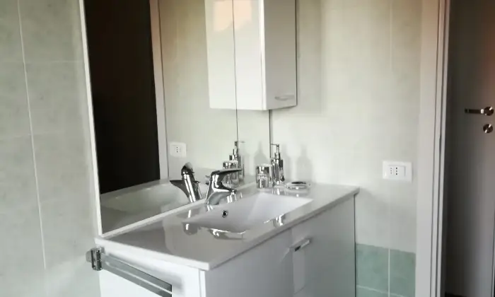 Rexer-Bologna-Attico-totalmente-arredato-NUOVO-BAGNO