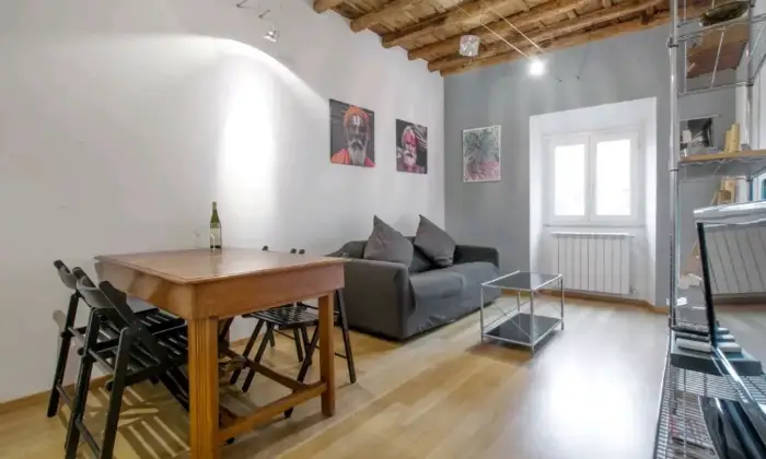 Rexer-Roma-Appartamento-zona-Campo-de-Fiori-SALONE