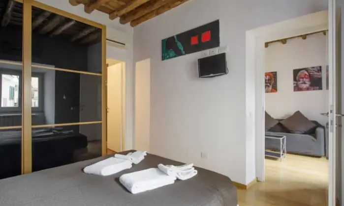 Rexer-Roma-Appartamento-zona-Campo-de-Fiori-CAMERA-DA-LETTO