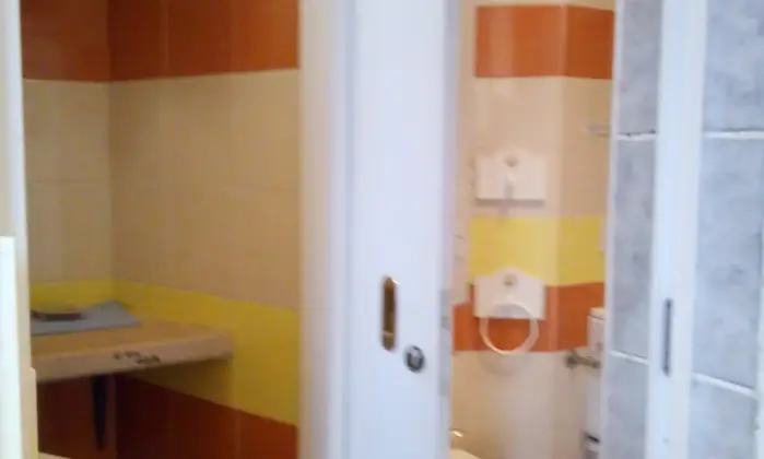 Rexer-Venezia-Alloggio-bilocale-di-fronte-Padiglioni-Biennale-a-Venezia-BAGNO