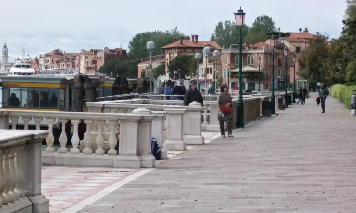 Rexer-Venezia-Alloggio-bilocale-di-fronte-Padiglioni-Biennale-a-Venezia-ALTRO