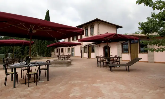 Rexer-Cerveteri-Casale-uso-foresteria-GIARDINO