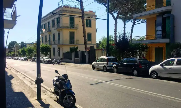 Rexer-Portici-Affittasi-locale-commerciale-via-adiaz-Locale