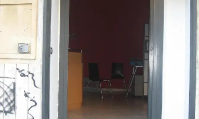 Rexer-Portici-Affittasi-locale-commerciale-via-adiaz-Locale