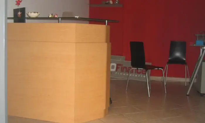 Rexer-Portici-Affittasi-locale-commerciale-via-adiaz-Locale