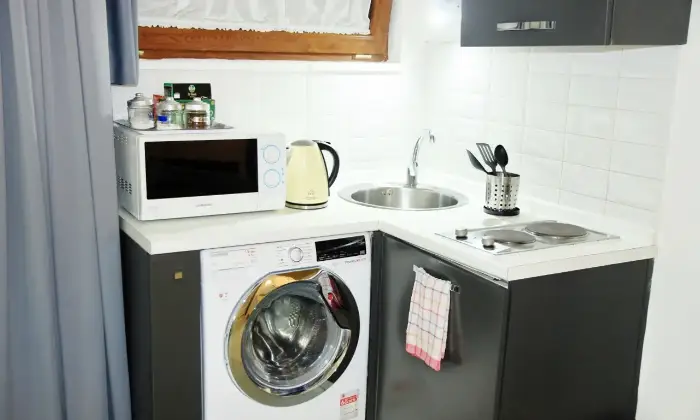 Rexer-Roma-APPARTAMENTO-vicino-OSPEDALE-BAMBIN-GESU-e-GEMELLI-con-PARCHEGGIO-CUCINA