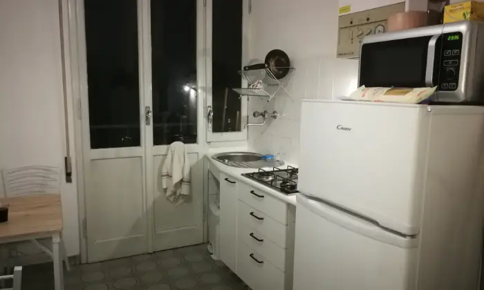Rexer-Bologna-Stanza-doppia-luminosa-centrale-curata-CUCINA