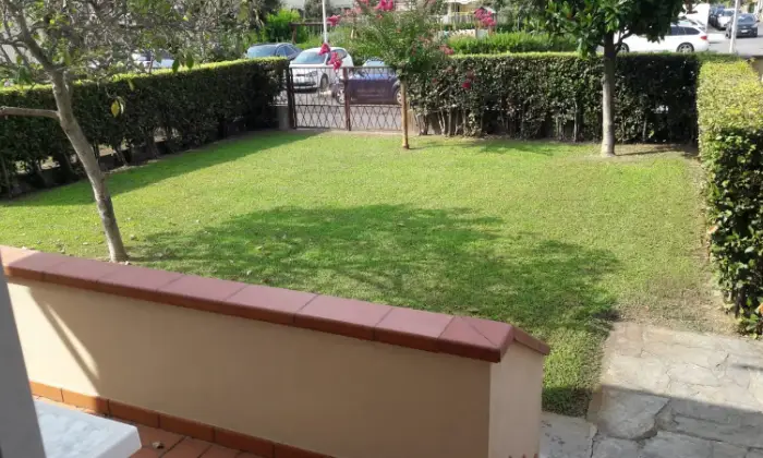 Rexer-Lucca-Affitto-appartamento-vani-Lido-di-Camaiore-GIARDINO