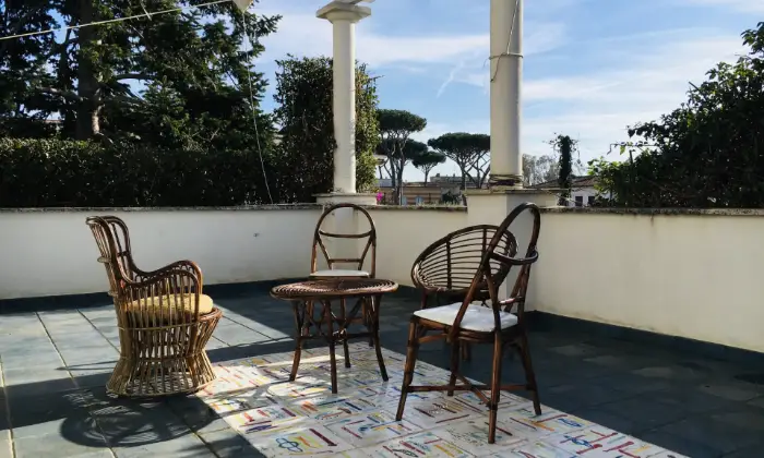 Rexer-Sabaudia-Villa-storica-indipendente-eurosettimana-TERRAZZO