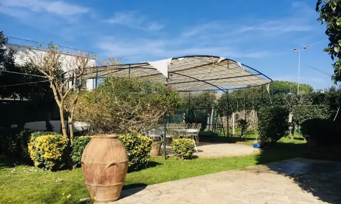 Rexer-Sabaudia-Villa-storica-indipendente-eurosettimana-GIARDINO