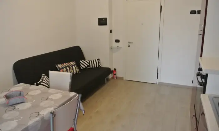 Rexer-Milano-Appartamento-di-fronte-Ospedale-San-Raffaele-CAMERA-DA-LETTO