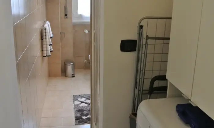 Rexer-Milano-Appartamento-di-fronte-Ospedale-San-Raffaele-BAGNO