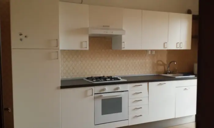 Rexer-Pescara-Luminoso-quadrilocale-nel-centro-di-pescara-CUCINA