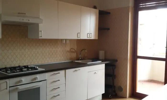Rexer-Pescara-Luminoso-quadrilocale-nel-centro-di-pescara-CUCINA
