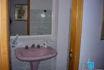 Rexer-Jerzu-In-affitto-appartamento-lussuoso-al-centro-di-Jerzu-BAGNO