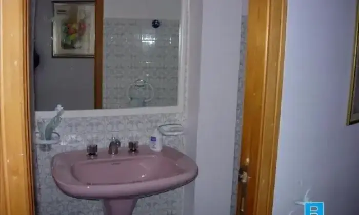 Rexer-Jerzu-In-affitto-appartamento-lussuoso-al-centro-di-Jerzu-BAGNO