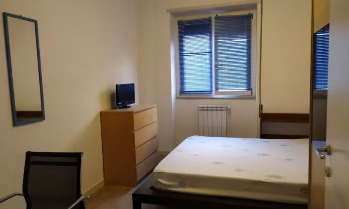 Rexer-Roma-Stanza-singola-con-letto-matrimoniale-CAMERA-DA-LETTO