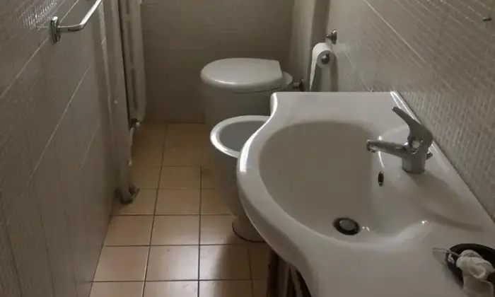 Rexer-Torino-AFFITTO-INTERO-ALLOGGIO-STANZE-SINGOLE-E-BAGNI-STUDENTI-POLITECNICO-ECONOMIA-MEDICINA-BAGNO