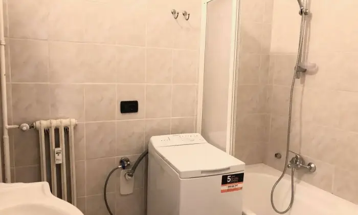 Rexer-Torino-AFFITTO-INTERO-ALLOGGIO-STANZE-SINGOLE-E-BAGNI-STUDENTI-POLITECNICO-ECONOMIA-MEDICINA-BAGNO