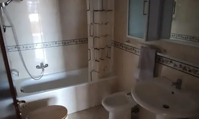 Rexer-Roma-Appartamento-luminosissimo-con-posto-auto-e-cantina-BAGNO