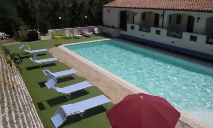 Rexer-Galtell-Residence-con-piscina-a-pochi-Km-dalle-spiaggie-di-Orosei-PISCINA