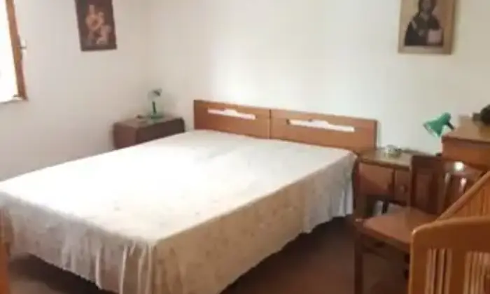 Rexer-Formia-Mansarda-in-via-Carusi-e-Petrosi-Formia-CAMERA-DA-LETTO