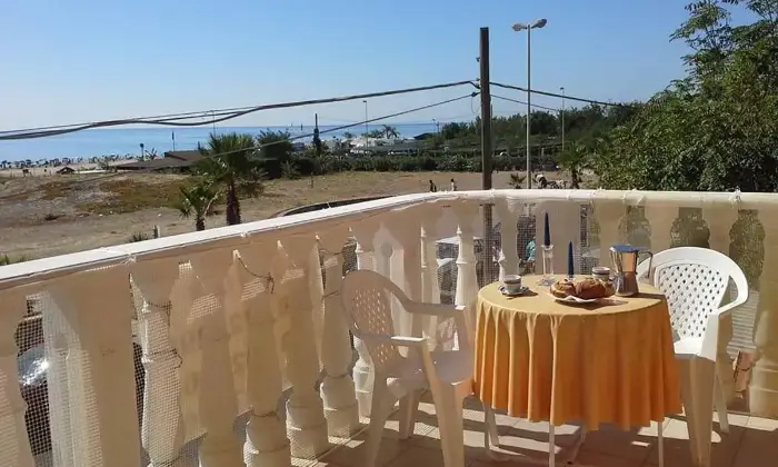 Rexer-Ginosa-Fronte-mare-metri-dalla-spiaggia-TERRAZZO