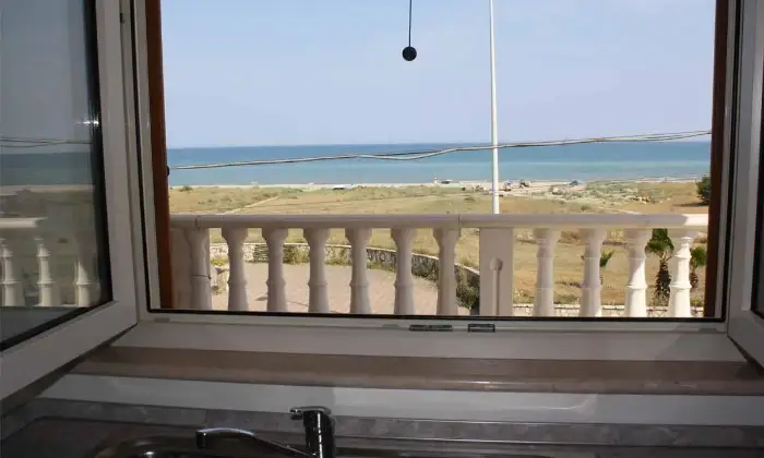 Rexer-Ginosa-Fronte-mare-metri-dalla-spiaggia-CUCINA