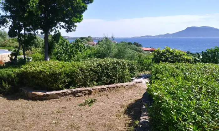 Rexer-Golfo-Aranci-Villa-indipendente-vista-mare-GIARDINO