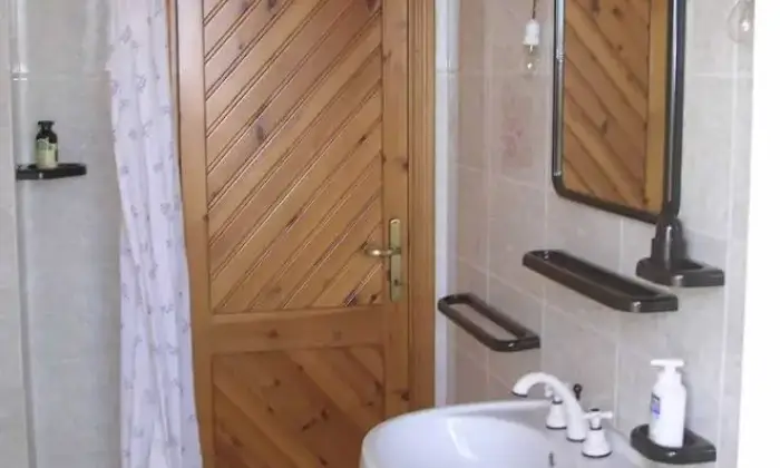 Rexer-Orosei-Affitto-di-trilocale-in-via-Sicilia-Orosei-BAGNO