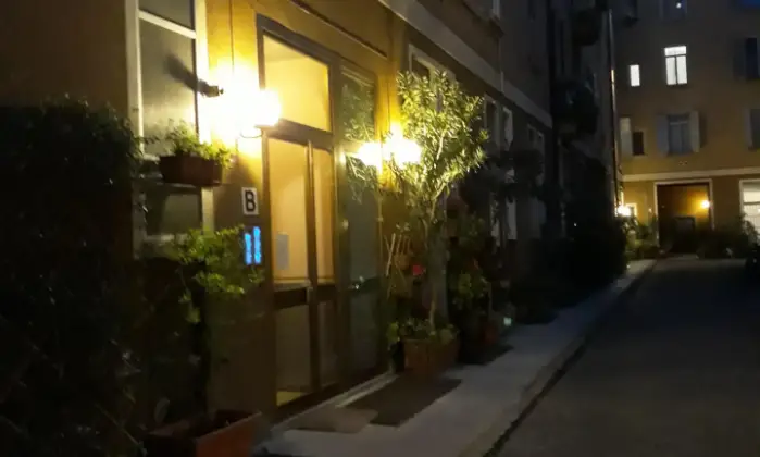 Rexer-Milano-Bilocale-Crocetta-a-pochi-passi-da-metro-cortile-di-ingresso