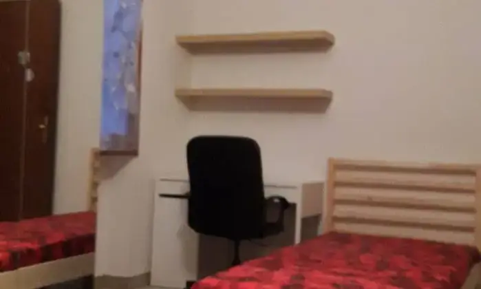 Rexer-Pisa-Posto-letto-in-camera-doppia-PER-RAGAZZA-CAMERA-DA-LETTO