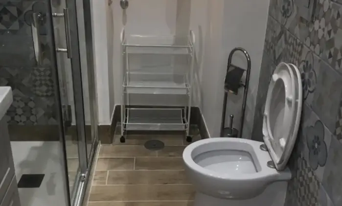 Rexer-Napoli-Centrale-e-arredato-BAGNO