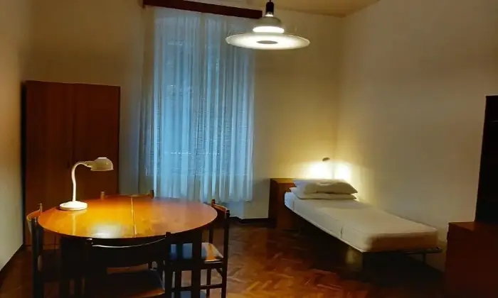 Rexer-Trieste-AFFITTASI-STUDENTESSE-CAMERA-DA-LETTO