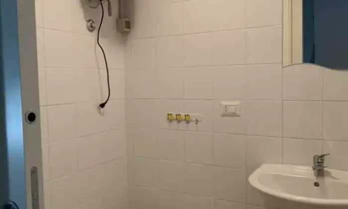 Rexer-SantAntimo-Affitto-ufficionegozio-sito-in-bel-palazzo-curato-con-ampio-giardino-BAGNO