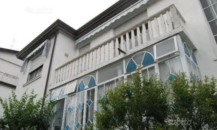 Rexer-Padova-Stanza-singola-in-una-villa-SALONE
