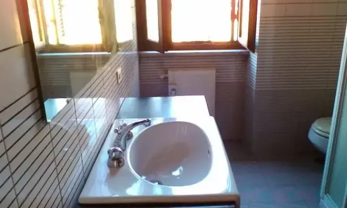 Rexer-Roma-CAMERE-PER-STUDENTI-UNIVERSIT-LUISS-BAGNO