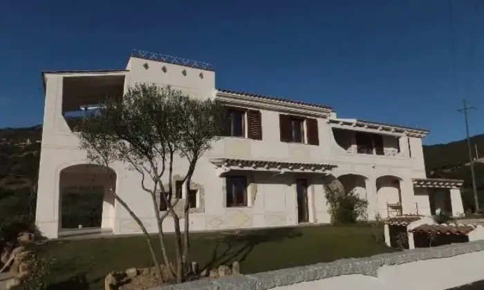 Rexer-Sardegna-Meravigliosa-villa-con-piscina-vista-e-vicino-mare-GIARDINO