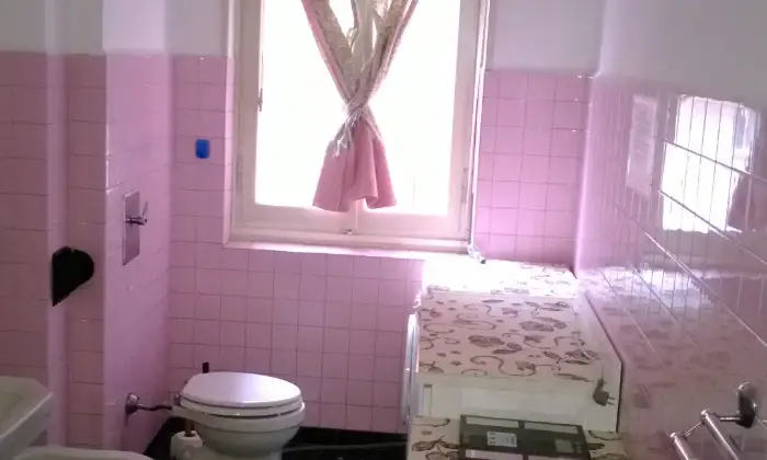 Rexer-Pavia-Con-due-ampie-stanze-indipendenti-BAGNO