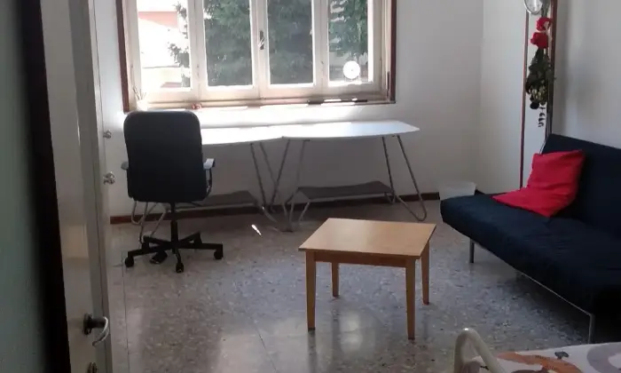 Rexer-Pavia-Con-due-ampie-stanze-indipendenti-CAMERA-DA-LETTO