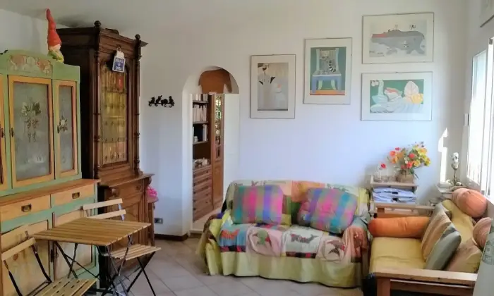 Rexer-Sanremo-Casa-indipendente-vista-mare-ristrutturata-con-tre-appartamenti-grande-giardino-garage-SALONE